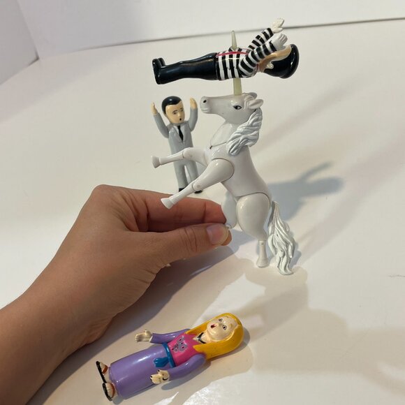 The Avenging Unicorn Playset Magical Horns Figures 2005 Accoutrements 11554 - Picture 11 of 12